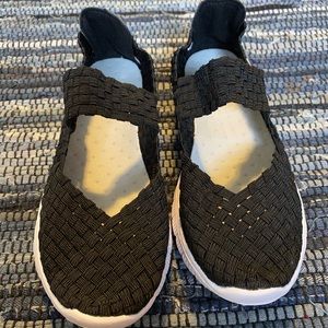 Women’s Casual Running Shoes Size: 8